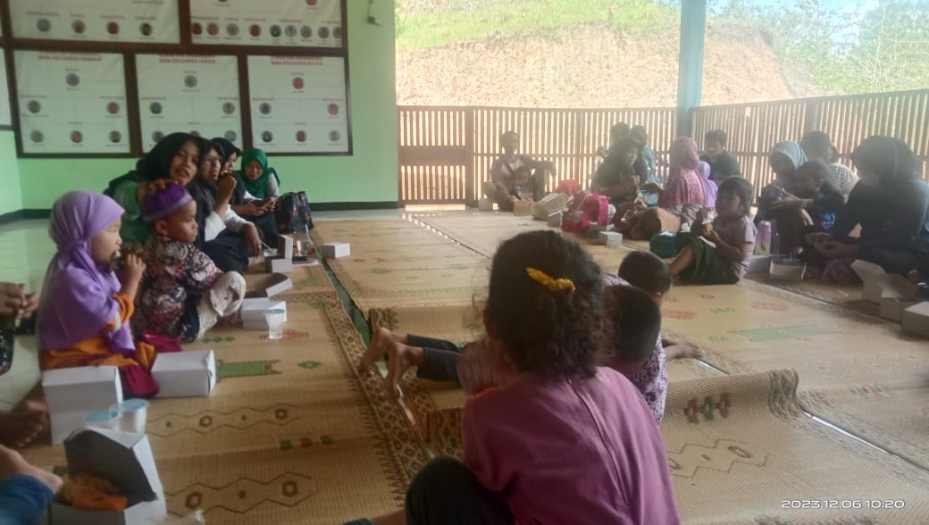 PAUD Funny Club Sangkrek Adakan Kerja Bakti Bersama Wali